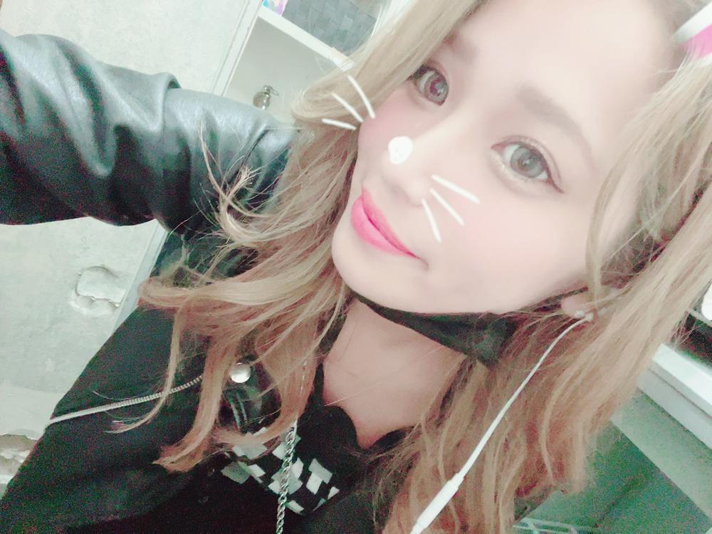 今日めっちゃ寒いですっ！出勤してます💗