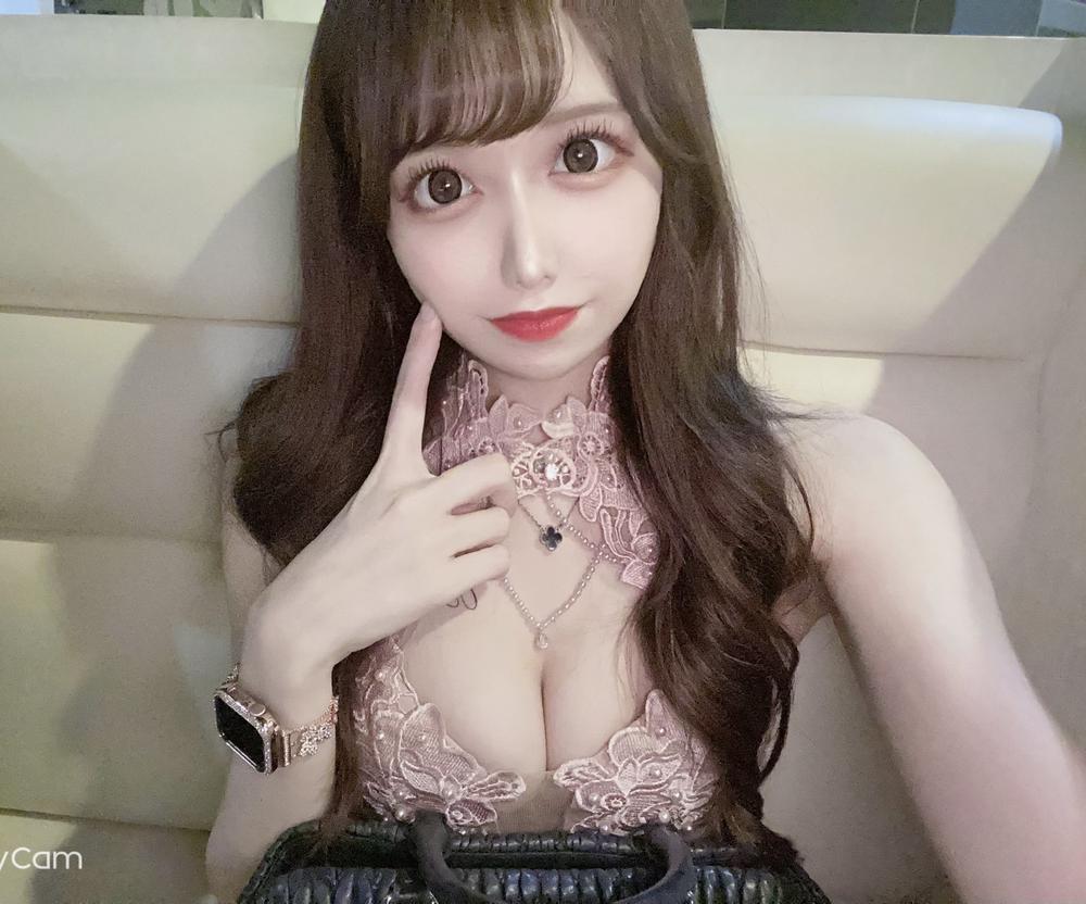 髪の色変えた🫶🏻