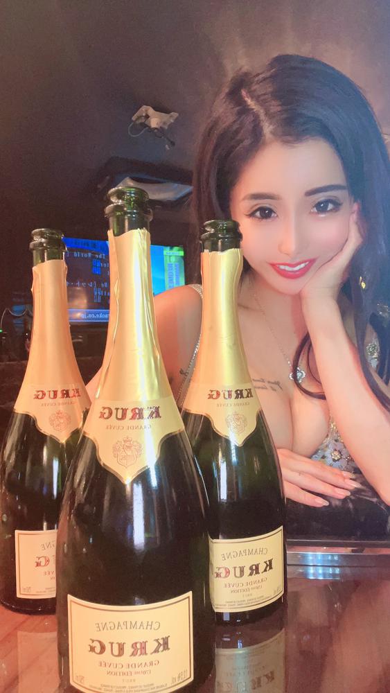 黒服の仕事は◯◯◯