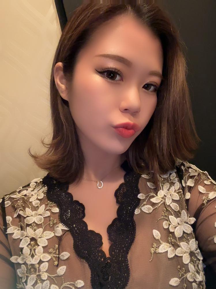 金曜日✨  おはようございます10時から出勤してます😌 週末一緒にのみましょう♪💜💜