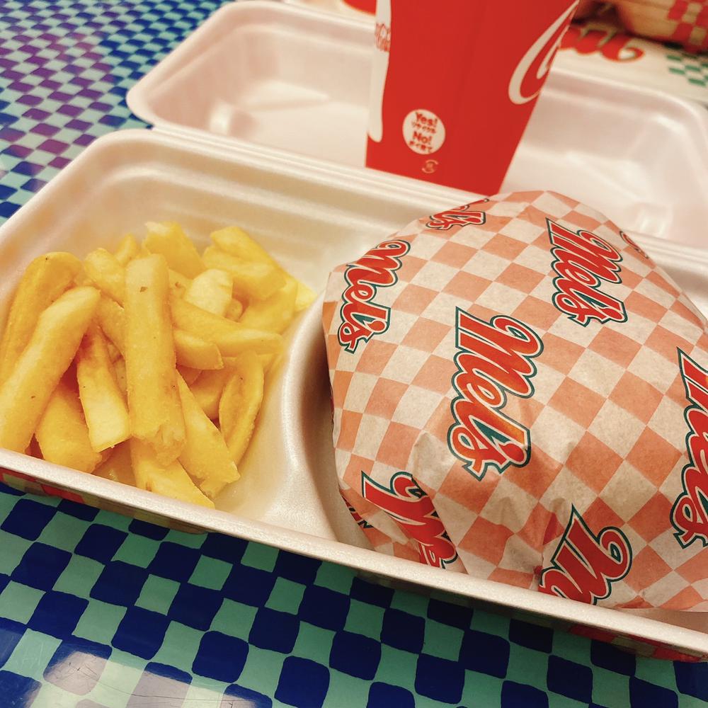 スイカゲーム 全然スイカにできない🍉   メロンまでしか育てられない🍈   スイカになるまでずっと ゲームしてたいけど 出勤する☺️   多分21時半🍉