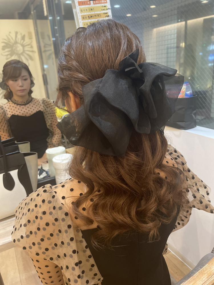 前回写真と被り気味の 髪と衣装です笑😆