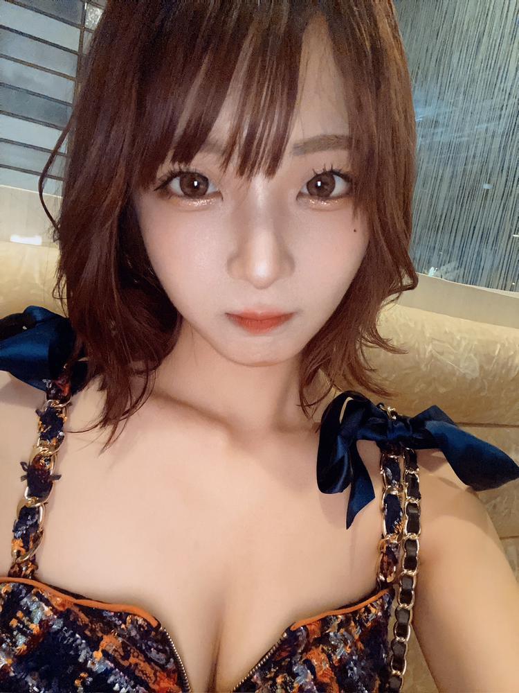 ニキビニキ 右に2ミリ耳ニキビ