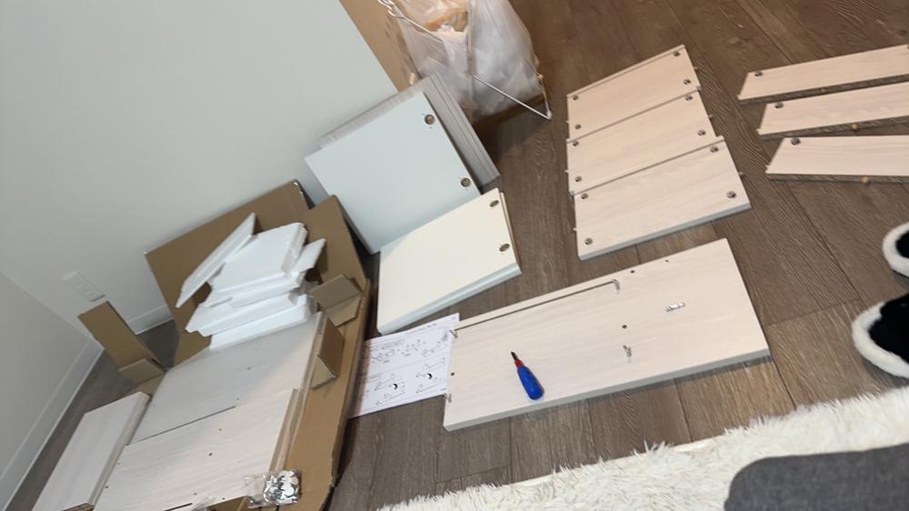 おはようございます😊  昨日は、棚を組み立てました✨  今日からまた1週間頑張りましょねっ❤️🥰❤️