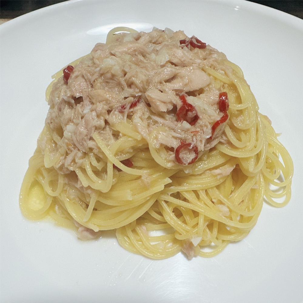 夜中にお腹空きすぎてペペロンチーノ食べちゃった🥺 写真のセンスゼロすぎてやばい😓 今日まで出勤してます