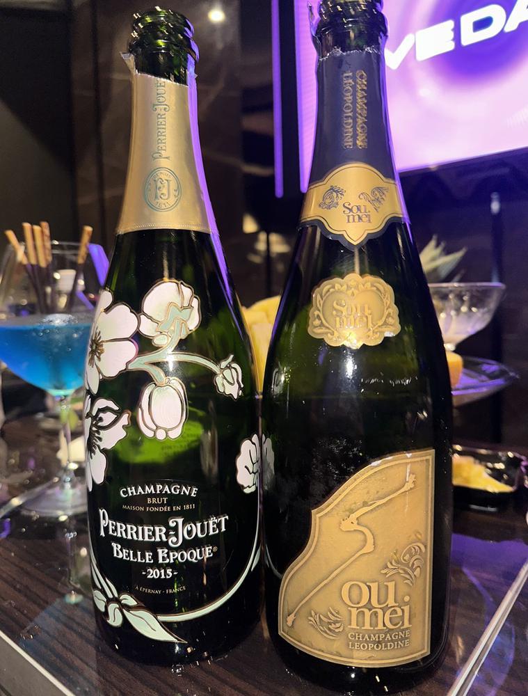 華金💛💛💛 本日もいてますのでよろしくお願いしマース🙋🏼‍♀️  先日のお客様から🥂 いつも沢山飲ませて頂けて幸せです🥰