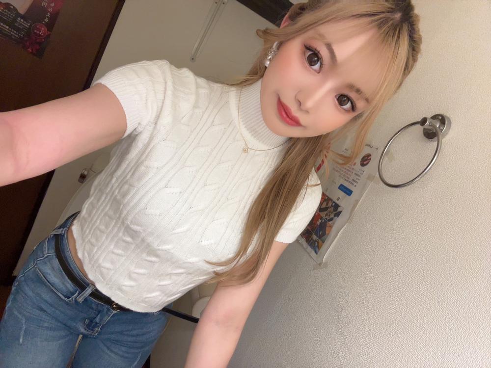 🧏🏼‍♀️🧏🏼‍♀️