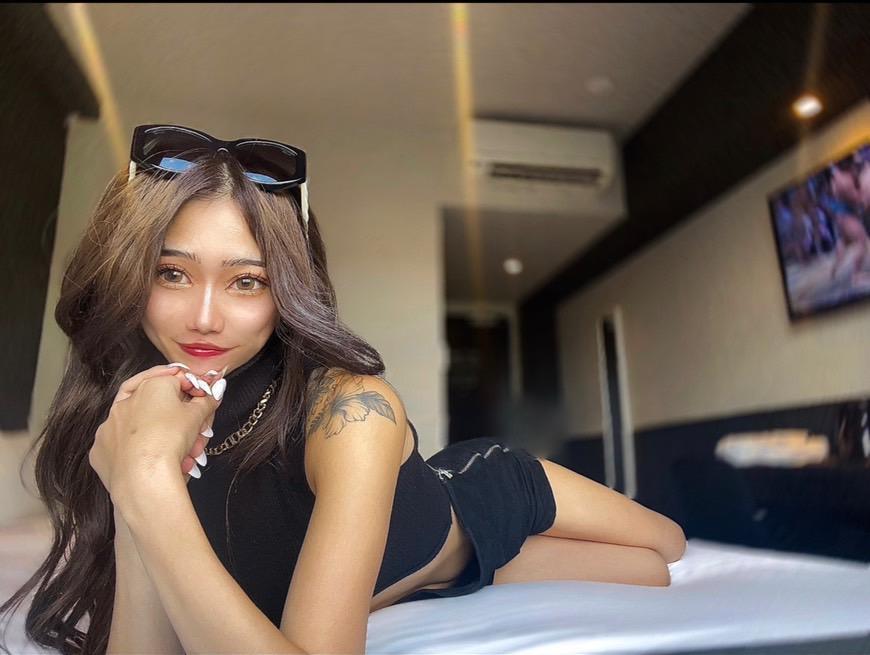 出勤します❤︎ 今週は火、水、木、土はお店います！先週は金曜もお問い合わせあってお店いましたが、アポあれば飛んでいきます🤭