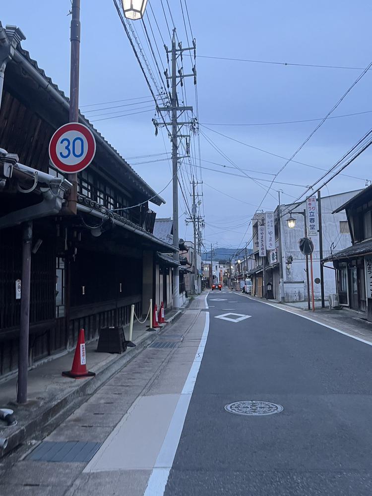 目が赤すぎる👁