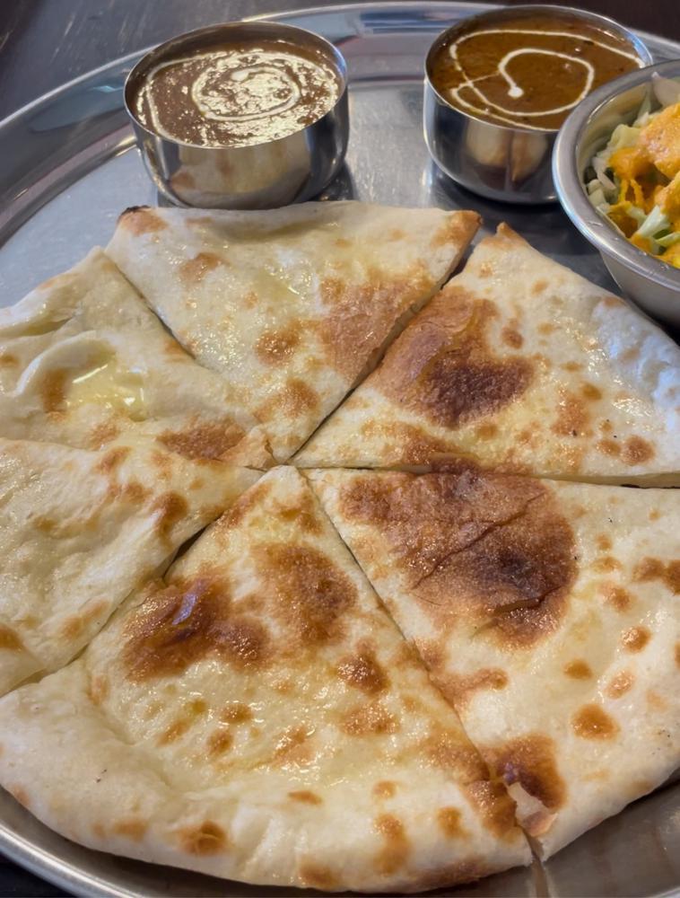 今日はチーズナン♡