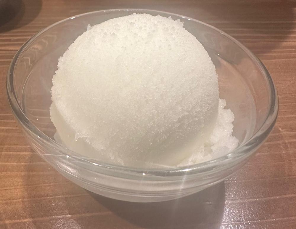 この間地元帰った時の 焼肉屋さんのアイス🍨 美味しかった🫶  今日も出勤してます🫶 乾杯しましょ🍻