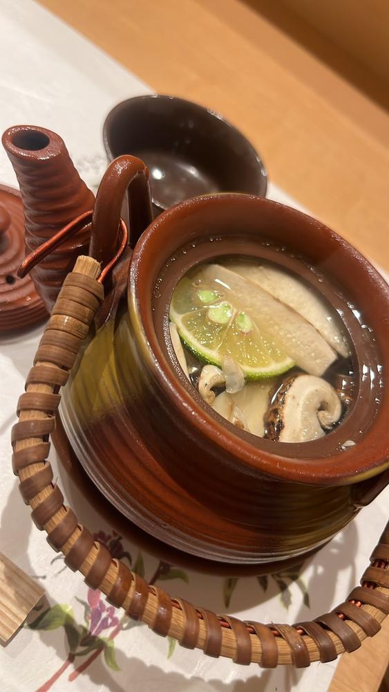 這いつくばって