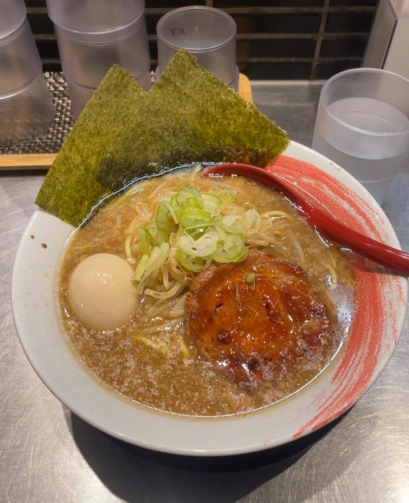 こんにちは！！みゆです！                                           今日ラーメン食べました🍜