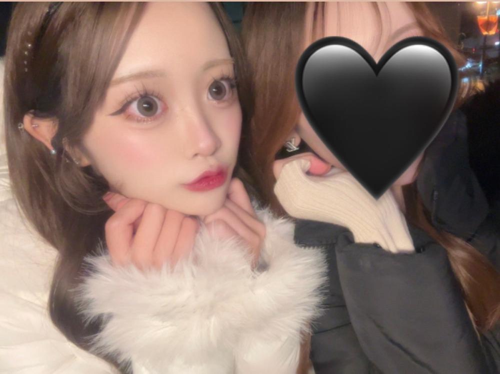 こんばんは🌙   わたしってあんま友達いないんですけどかなしいことに😹😹  そんなわたしでも幼稚園からずっと仲良い子いて  ほんとどんどん年取るに連れて仲良くなってくし  遊ぶってなったら大体この子😓😓