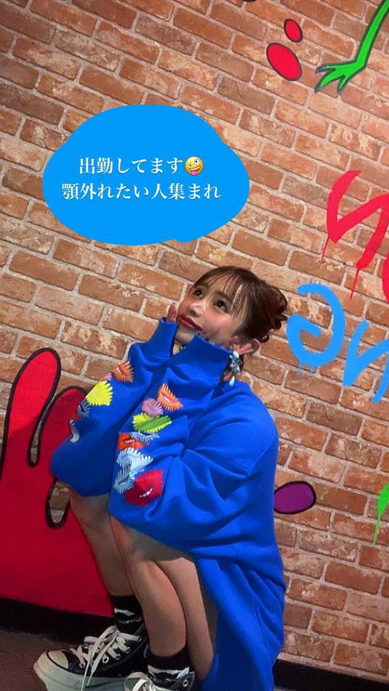 誕生日に飛ぶ女