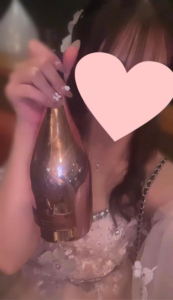 こんにちは！みゆです！！                        一昨日初めてのバースデーでした！！                   来てくださった方本当にありがとうございます！🥲💕                    お祝いして下さってほんとに嬉しかったです！！😳