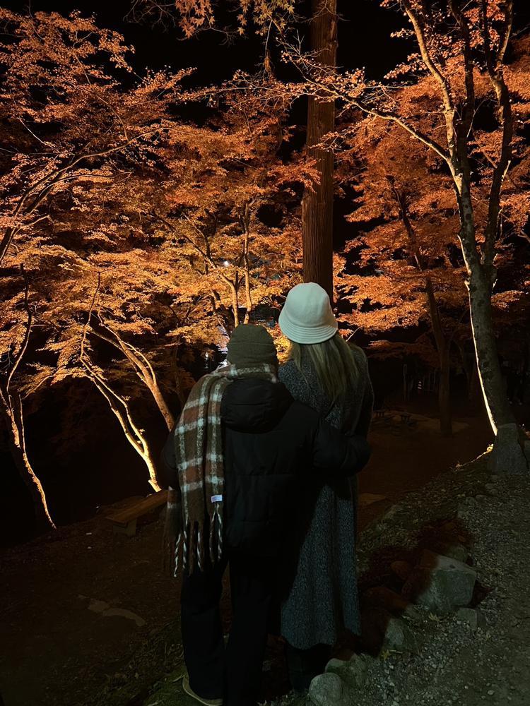 こんばんは🌛みくです！！！       前の投稿で香嵐渓リベンジしたい！って書いたんですけど、 ブログに書いたら行きたくなっちゃって、笑       弟も見に行きたいって言ってたし、行っちゃうか！👍🏻ってこのまえ大学終わりに爆速で行ってきちゃいました😂      めちゃくちゃ綺麗だったし、平日だったから道も空いてて念願ライトアップ見れた✨️       また来年も行きたいです🥺        今日は21:00-です🍁