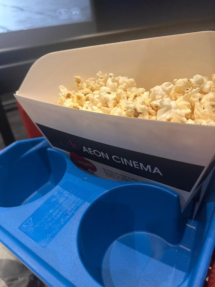 映画見る時ポップコーン買う派？買わない派？🍿