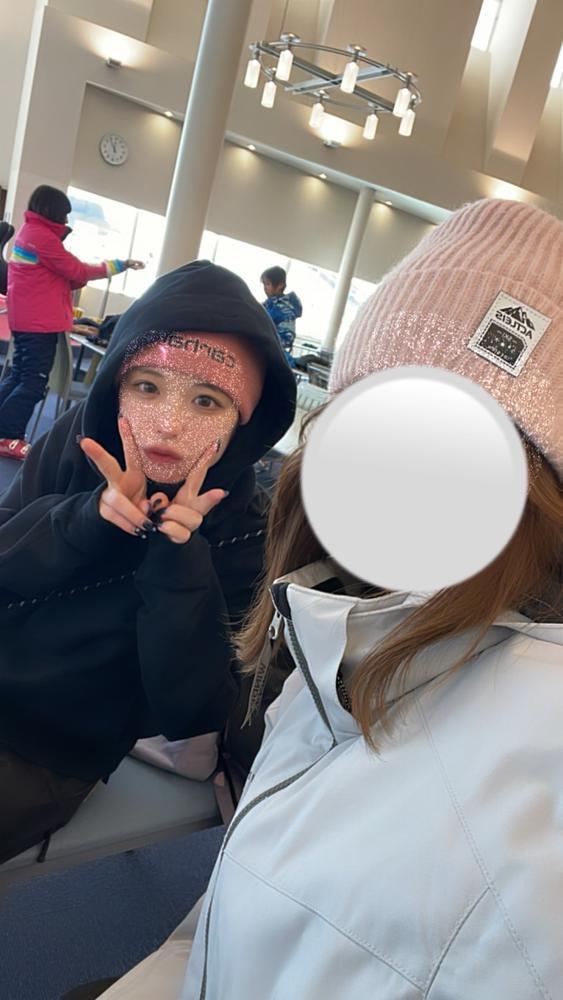 来週の月曜日はスノボに行くのでいません！❄️   去年は7、8回？行けたんですけど、今年はみんなと予定が合わなくて少なめになりそうです、、、🥲    1回1回を大切に楽しもうと思います☃️🤍❄️    家族とスノボ行く時は、行く日は決まってもどこのスキー場行くのかは前日まで決まりません笑笑    次はどこのスキー場かなぁ🧸𓈒 𓏸    またどこに行ったのか後日談で︎☺︎