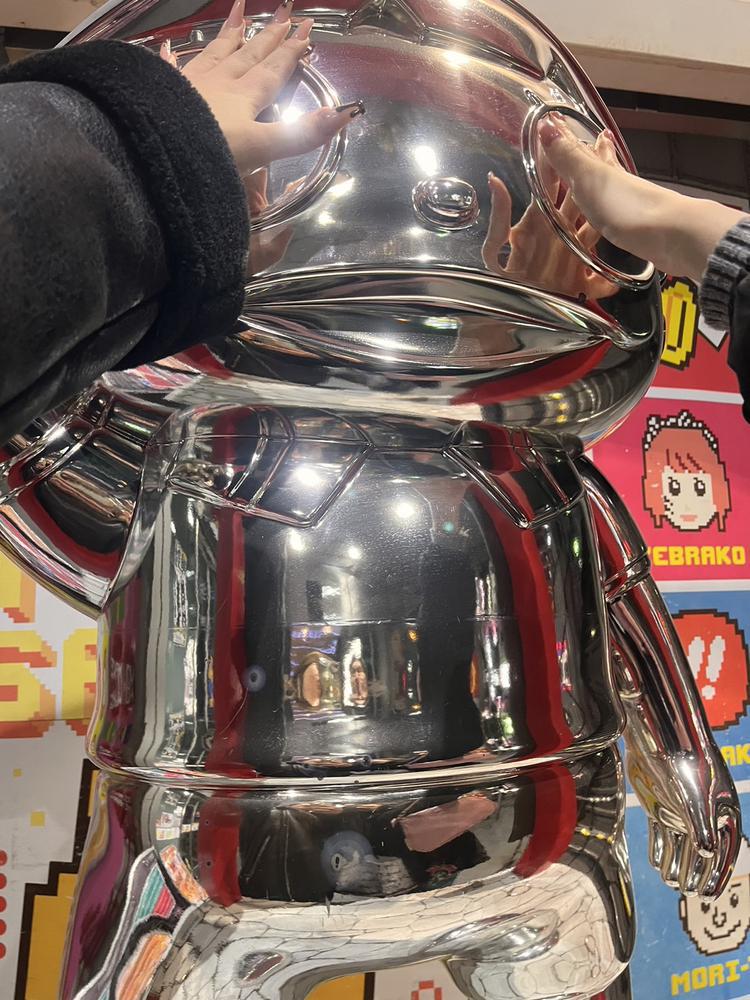 カラコンうごこん