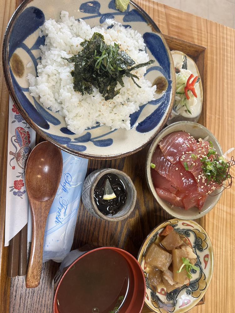 公設市場の上の鉄火丼🔥