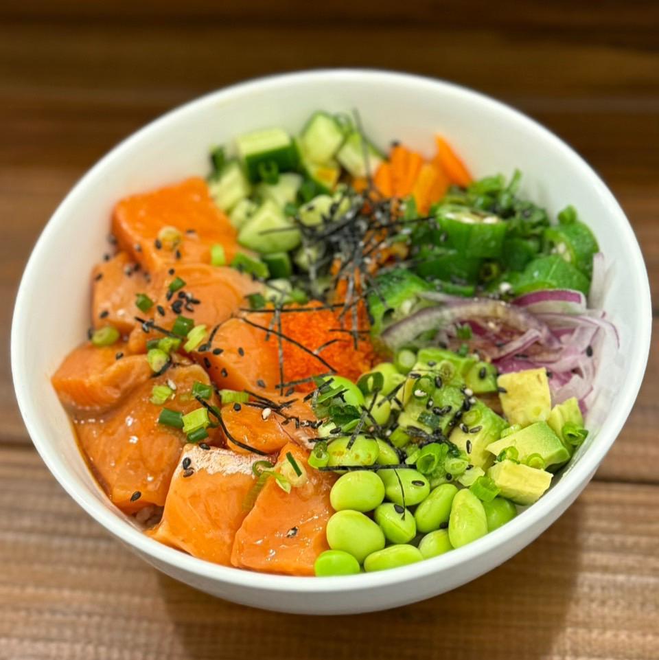 サーモンポキ丼🥑🧡