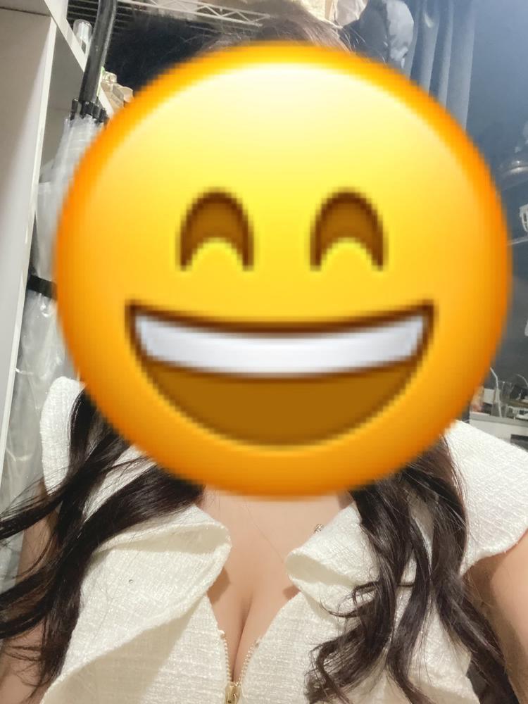 2/12                22時半出勤しました😌                     バレンタインもうすぐ、、、                 一緒に飲んでください🙂