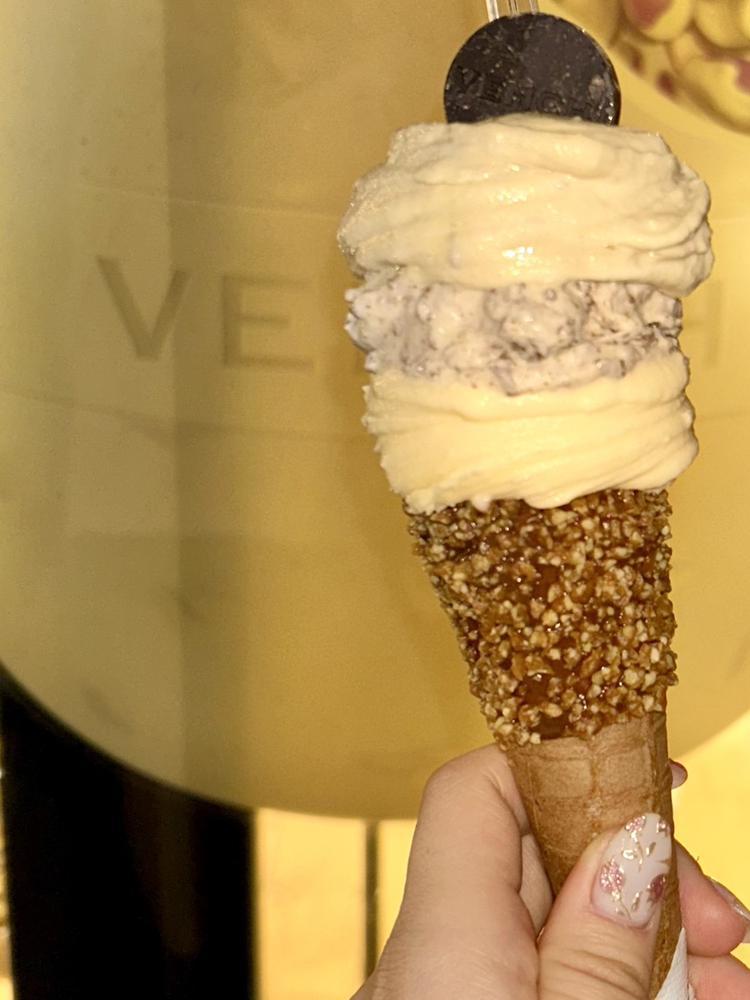 🤍🧏🏼‍♀️