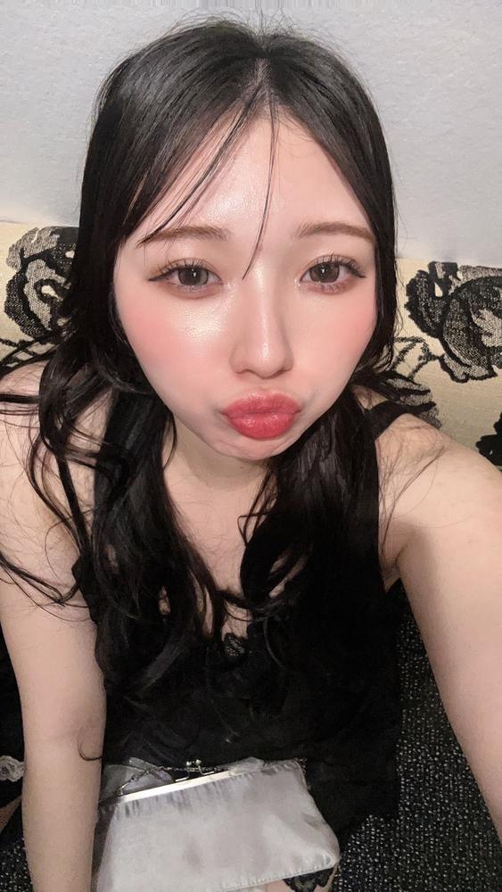 おはよございます☀️                           本日も出勤です♪                                   今みんなめっちゃ可愛い服で出勤してるから見にきてみて〜👀💕