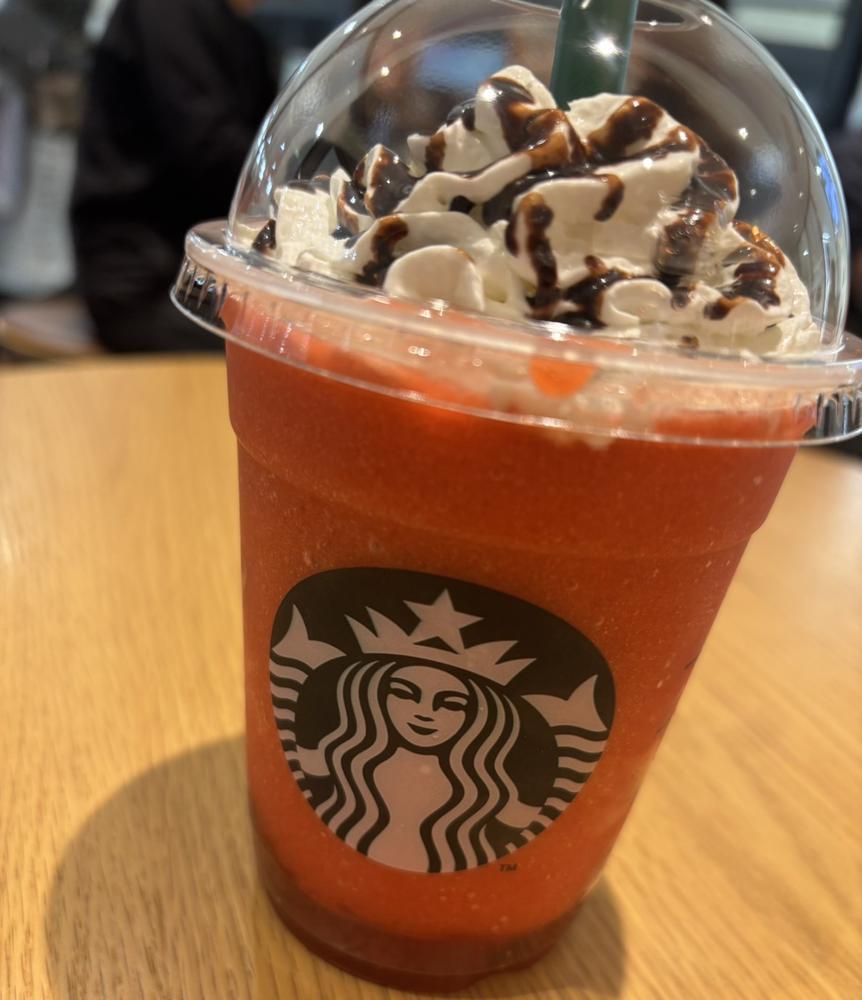 苺フラペ🍓🤍