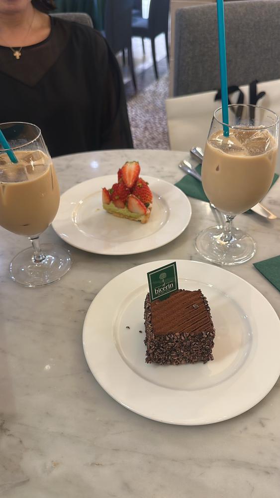 お母さん？親友？