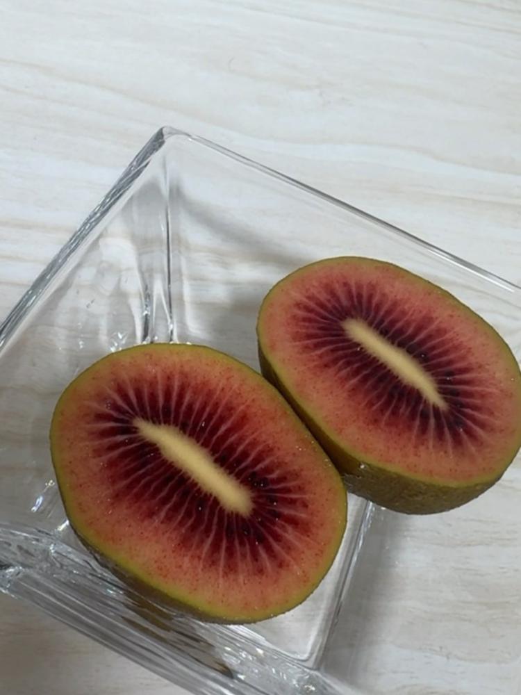 キウイってこんな色！？🥝