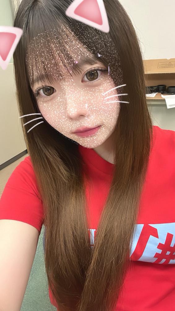 本日私服イベ🎀 いつもドレスだからちょっと新鮮かも？ 21時に待ってるね🗝 これはろんぐのときの写真🥹