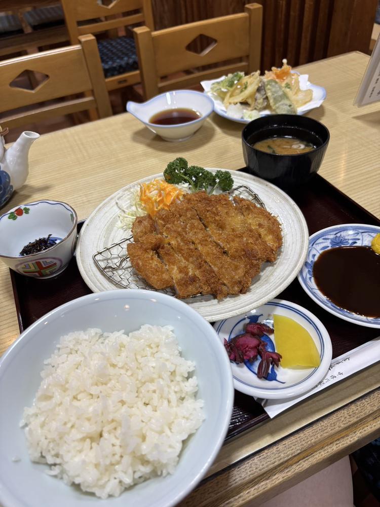 地元の定食屋🌼