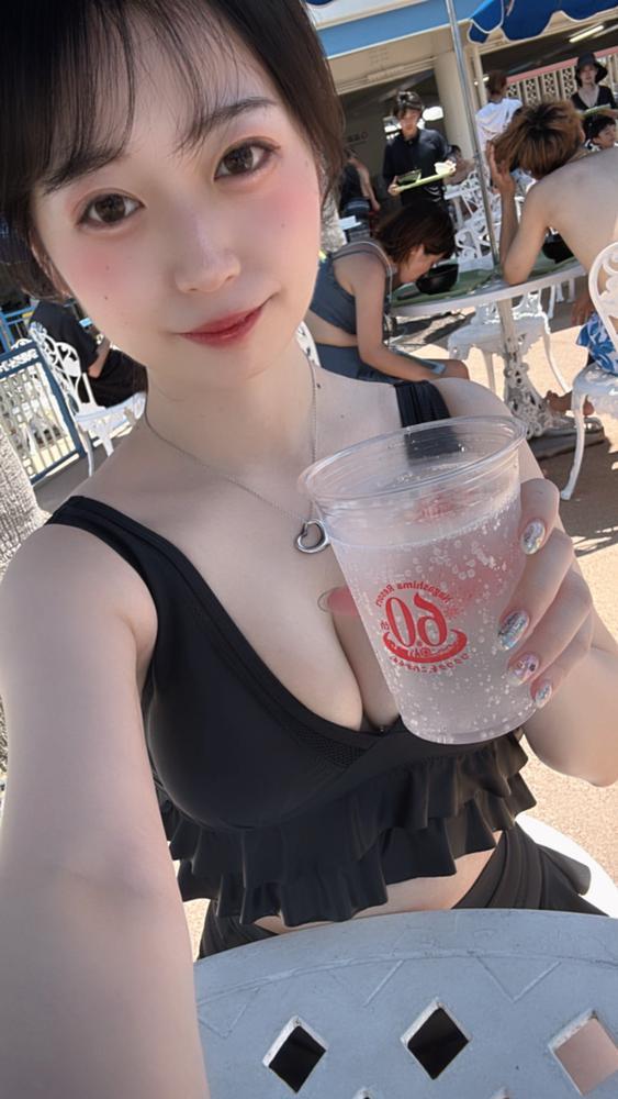 こんばんは❣️  今週も元気に出勤です＞_＜♡  天気悪いけどみんな飲もう〜！！