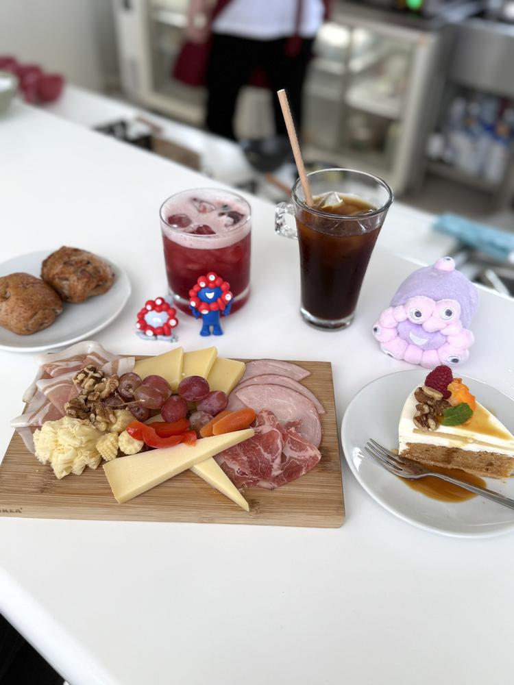 しゅ( ∩ ˙-˙ )⊃