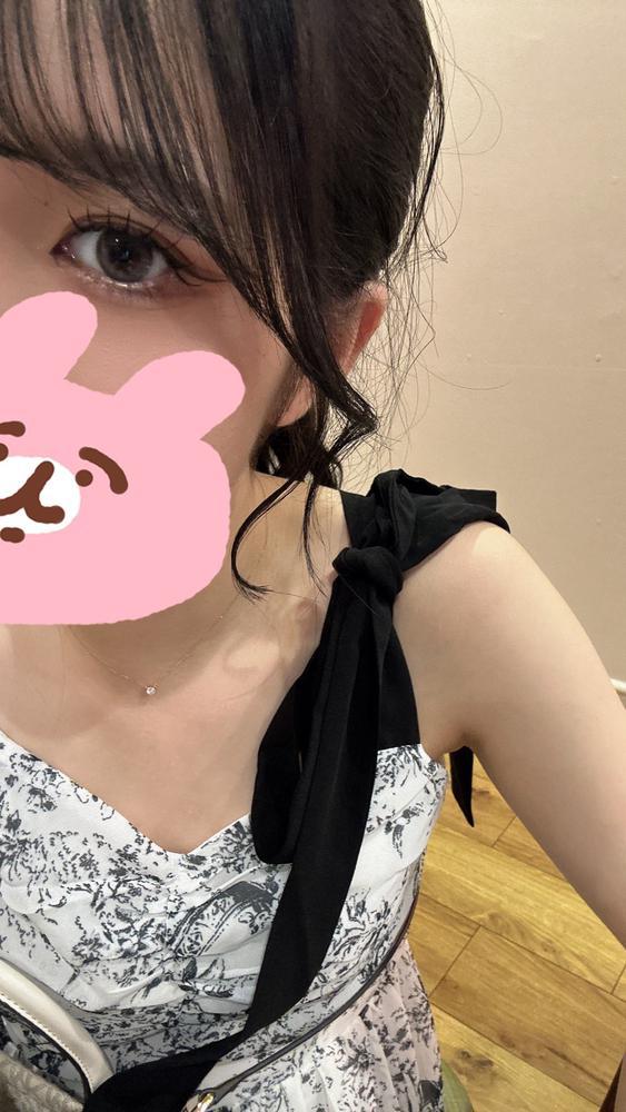 出勤👘             21時にはいます！！               なんだかお久しぶりな感じ🤨                  初マツエクしたよ〜             いつもより顔盛れてる気がする☺️
