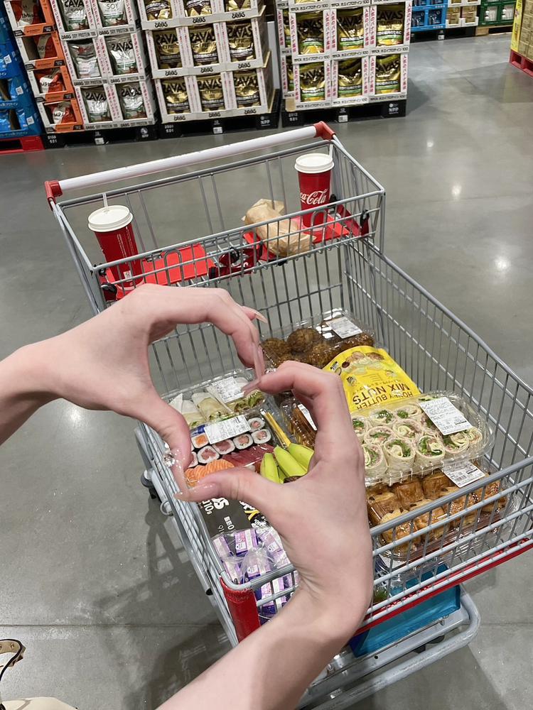 おはよーっ☀️     毎日 暑すぎてバテる😫😫😫😫    夏嫌いだからはやくおわらないかな…笑       今日は大親友とお昼にコストコ行ってきたの♩     コストコ好きすぎて買い物あんまりしなくてもフードコート目当てでよく行くの🐷笑         今日も出勤してます!! お待ちしてます🥱        💎姫乃キラ💎