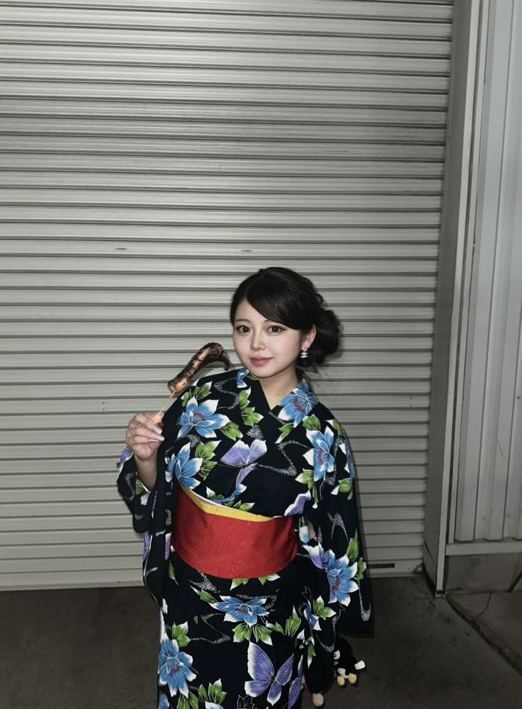 こんにちは👱🏼‍♀️🤟🏾💖            白雪みるです👶🏻💕            ブログ見てくれてありがとうございます❣️            豊田のおいでん祭り行ってきたよ🎇            屋台も行けたし花火も綺麗だったぁ💞           今年は沢山お祭り行きたいなぁ🥺            ヘアメと着付けはもちろんみるのいつもの担当さん🫶🏻