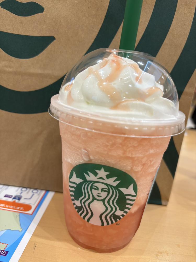 スタバ新作🍑🤍