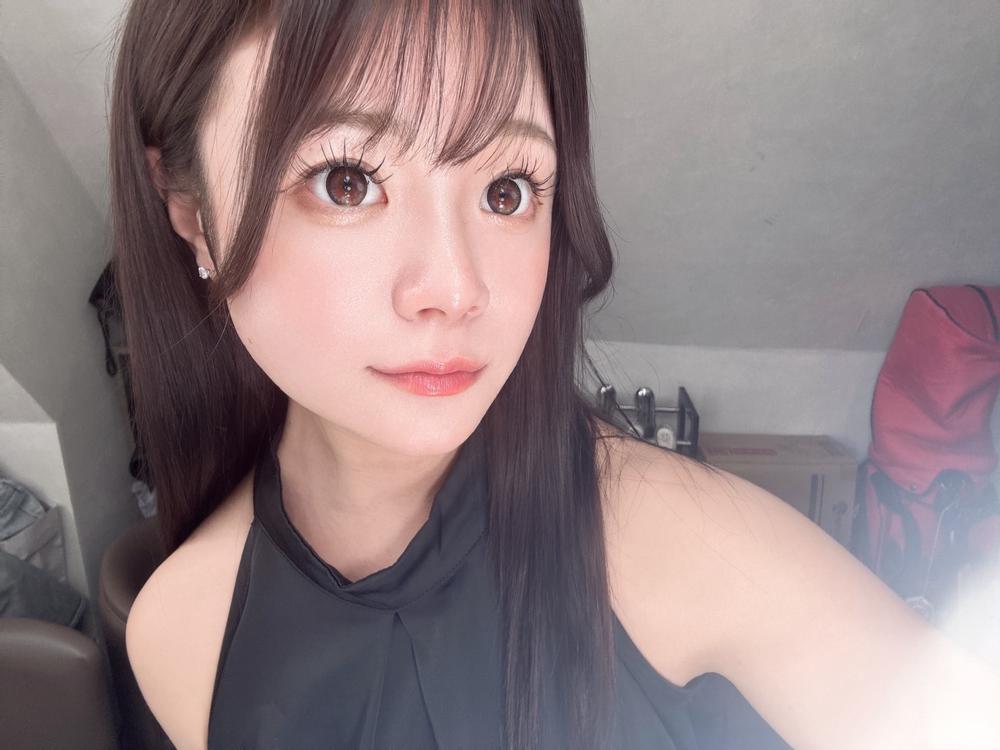 出勤しました！！  昨日久しぶりに幼馴染と 飲んだんだけど、、  記憶なくて笑笑 友達と連絡つかないから 記憶収集できない😂✨笑  まーいっか！ いまーす！