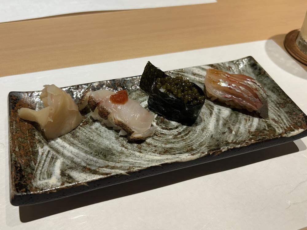 しゅっきん！> < ♡