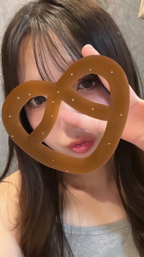 今日もお休み！              今日は朝早く起きて☀️                 久しぶりにコメダ行ってきたよ☺️                 私も友達もソフトクリーム乗ってるドリンクにしちゃって🍦                   食べるの大変だった💦                 検定の勉強頑張ります💪