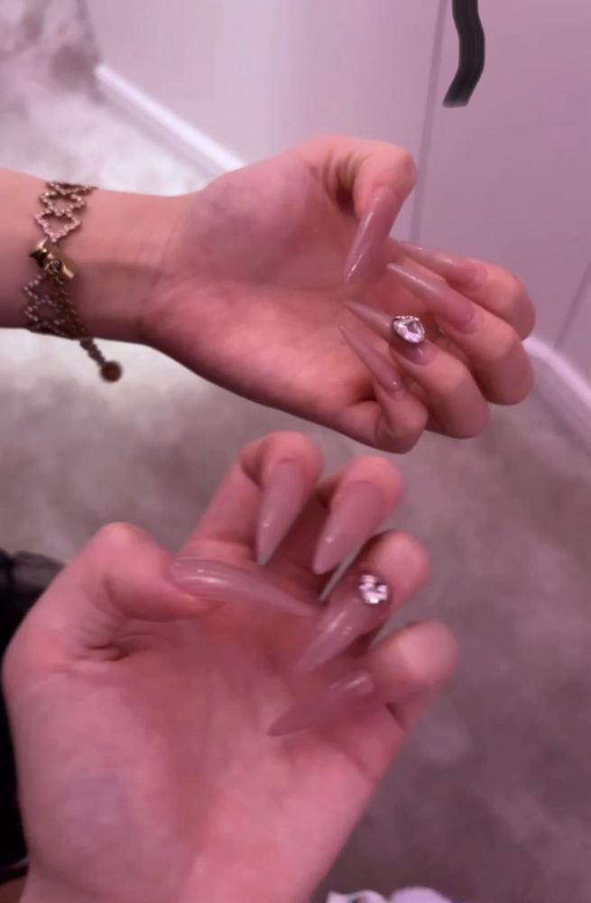 ねねしゃんとネイル同じだった︎💕︎💅