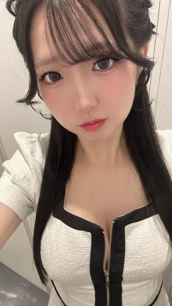 出勤！       21:00からいるよ！          今月22日からお休みいただくので              今週会いに来てくれたら嬉しいな🥹