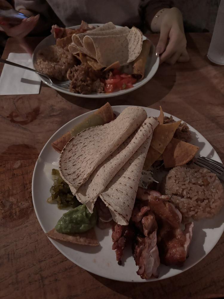 りんです❣️      さいきん食べたタコス       おいしかった🌮🤍❕