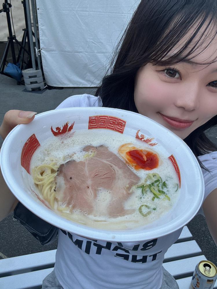 こんにちは〜☀️                              ピンクのななです🎀                                  今日の写真はラーメン祭り行った時の！                                      めっちゃ美味しかった〜( *ˊᵕˋ*) 〜ᐝ                                                今日も出勤です！(๑•̀ㅁ•́ฅ✨