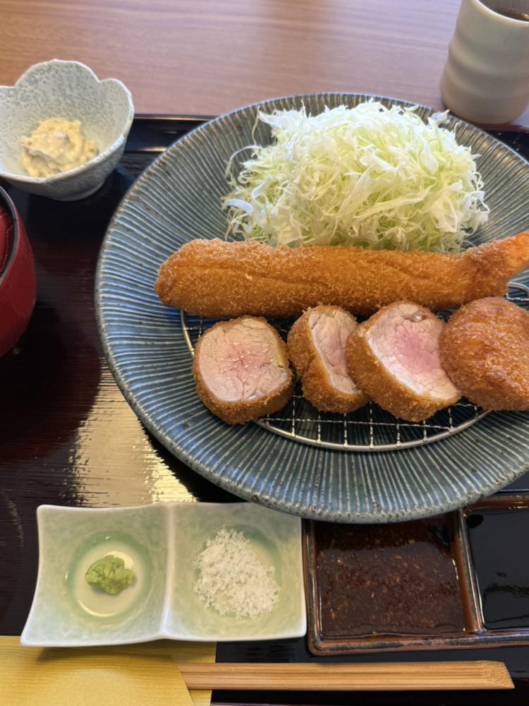 おはようございます☀️       今日は友達とランチして来ました🐷      ここめっちゃ美味しくて大好きなんです😋💖       次の出勤は11/3です🎶