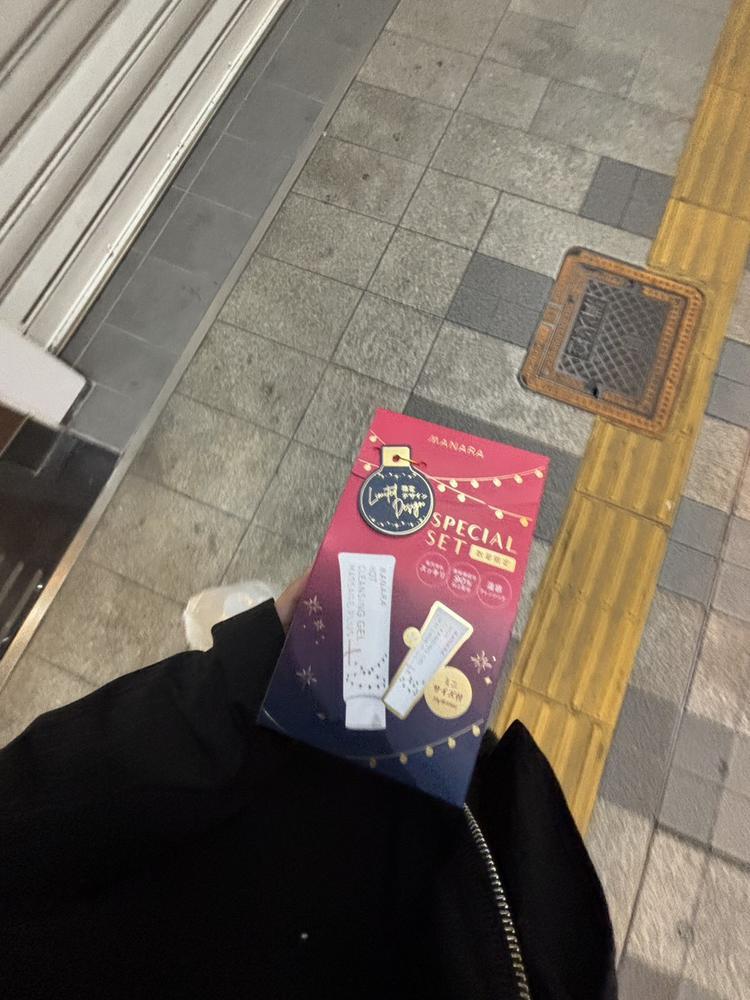 こんばんわ！ 帰ってから 二度寝しちゃったよ〜(T ^ T)               りかです♡ 22:00からいてます°・*:.。.☆                   化粧が間に合わんかった（笑）                    今日も沢山飲みたいなぁ〜(´・ω・