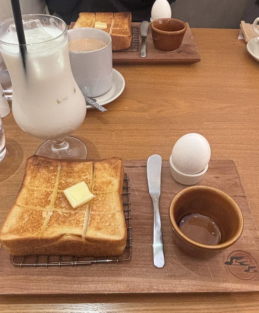 🧎🏼‍♂️‍➡️